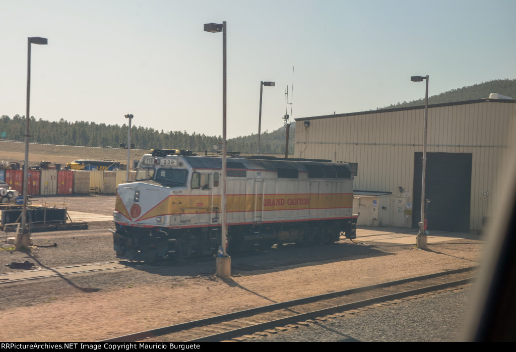 Grand Canyon Railway F40PH Locomotive